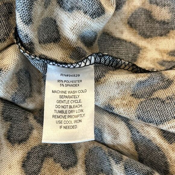Harlow & Rose Crew Neck Long Sleeves Leopard Print Blouse Size Large - Picture 6 of 8